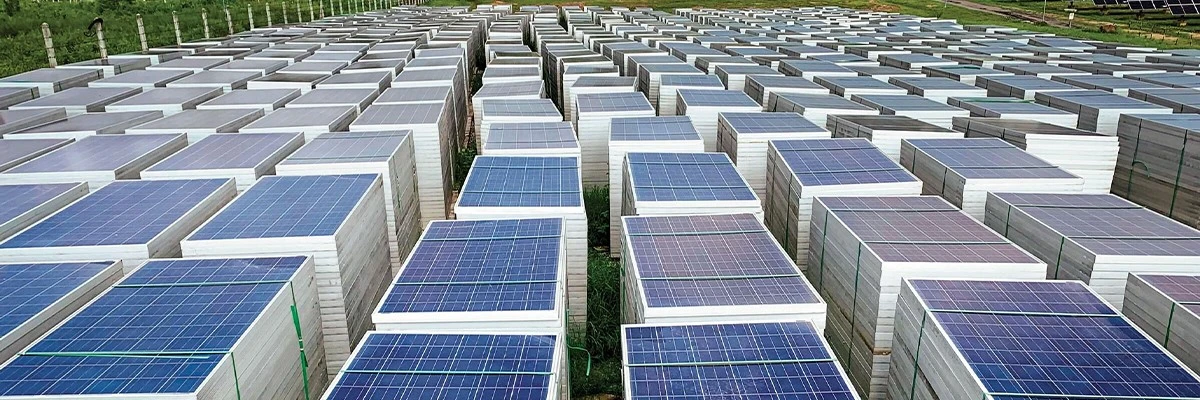 news-Decommissioned solar panels stacked together-1200-400 news-Decommissioned solar panels stacked together-1200-400